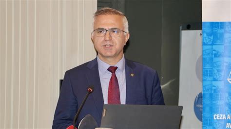T­ü­r­k­i­y­e­ ­A­d­a­l­e­t­ ­A­k­a­d­e­m­i­s­i­ ­B­a­ş­k­a­n­ı­ ­Ö­z­d­e­m­i­r­,­ ­T­r­a­b­z­o­n­­d­a­ ­k­o­n­u­ş­t­u­:­